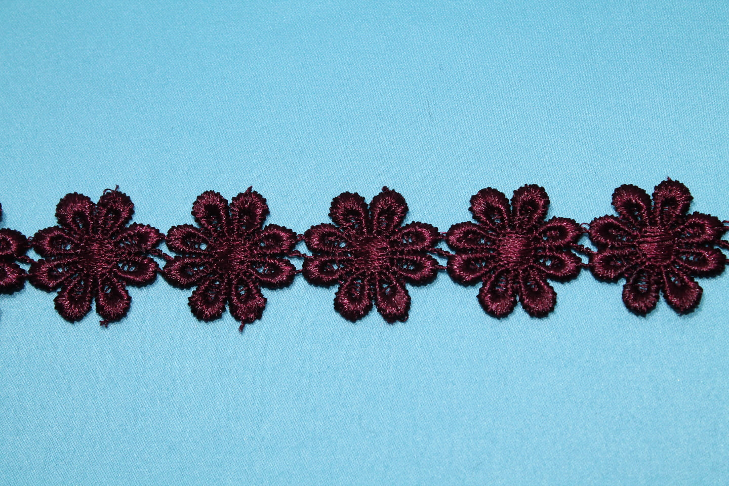 Тесьма -кружево  декоративная  "Ромашка" ширина 2,2 см,  бордовая